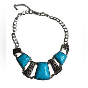 ⭐️ Blue and Silver Costume Jewelry necklace
